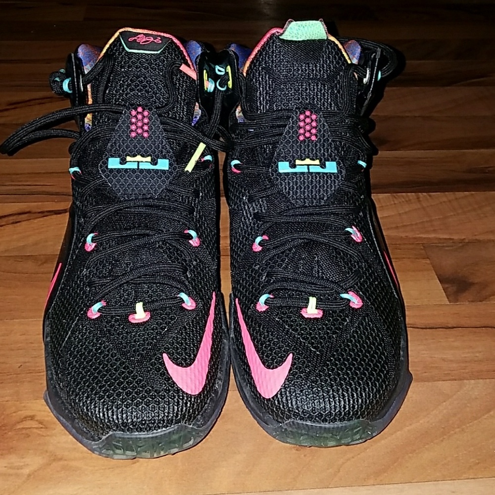 LeBron men shoes us size 10